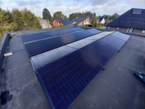 dak met zonnepanelen