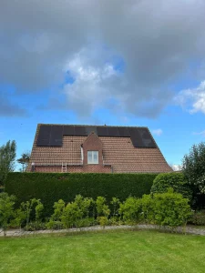 villa met zonnepanelen